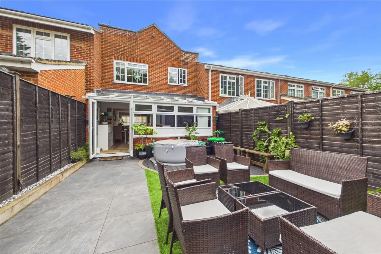 Wellington Court, Spencers Wood, RG7, photo 17