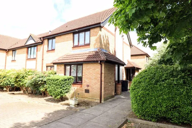 1 bed property for sale — Pimpernel Grove, Walnut Tree, Milton Keynes, Buckinghamshire, MK7 7LG