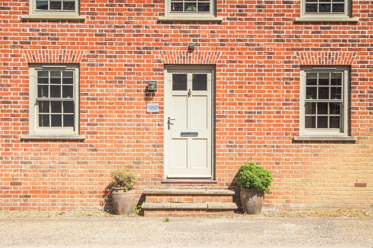 No Onward Chain Detached Home in Sout, photo 16