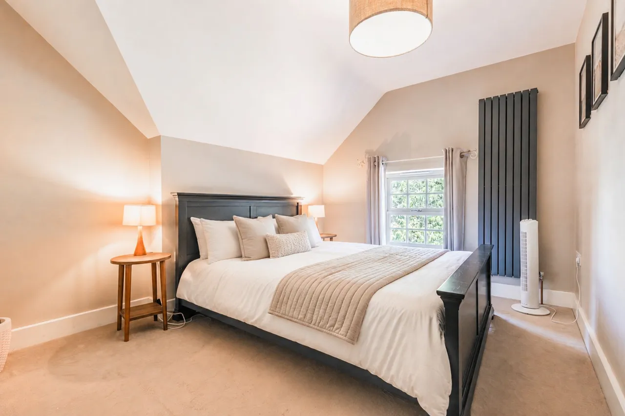 No Onward Chain Detached Home in Sout, photo 9