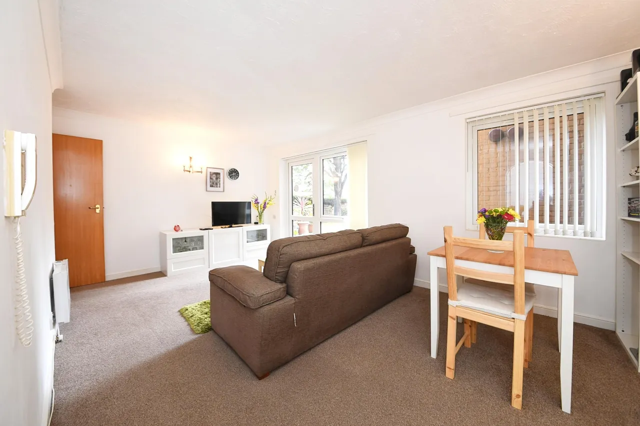 Lychgate Court, 34 Friern Park, London, Uk, N12, photo 8
