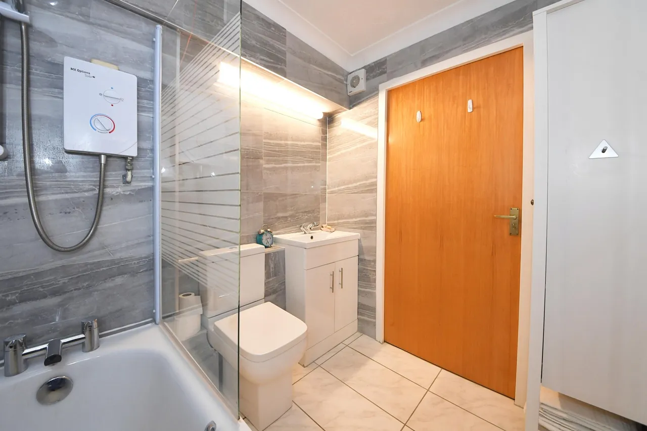 Lychgate Court, 34 Friern Park, London, Uk, N12, photo 11