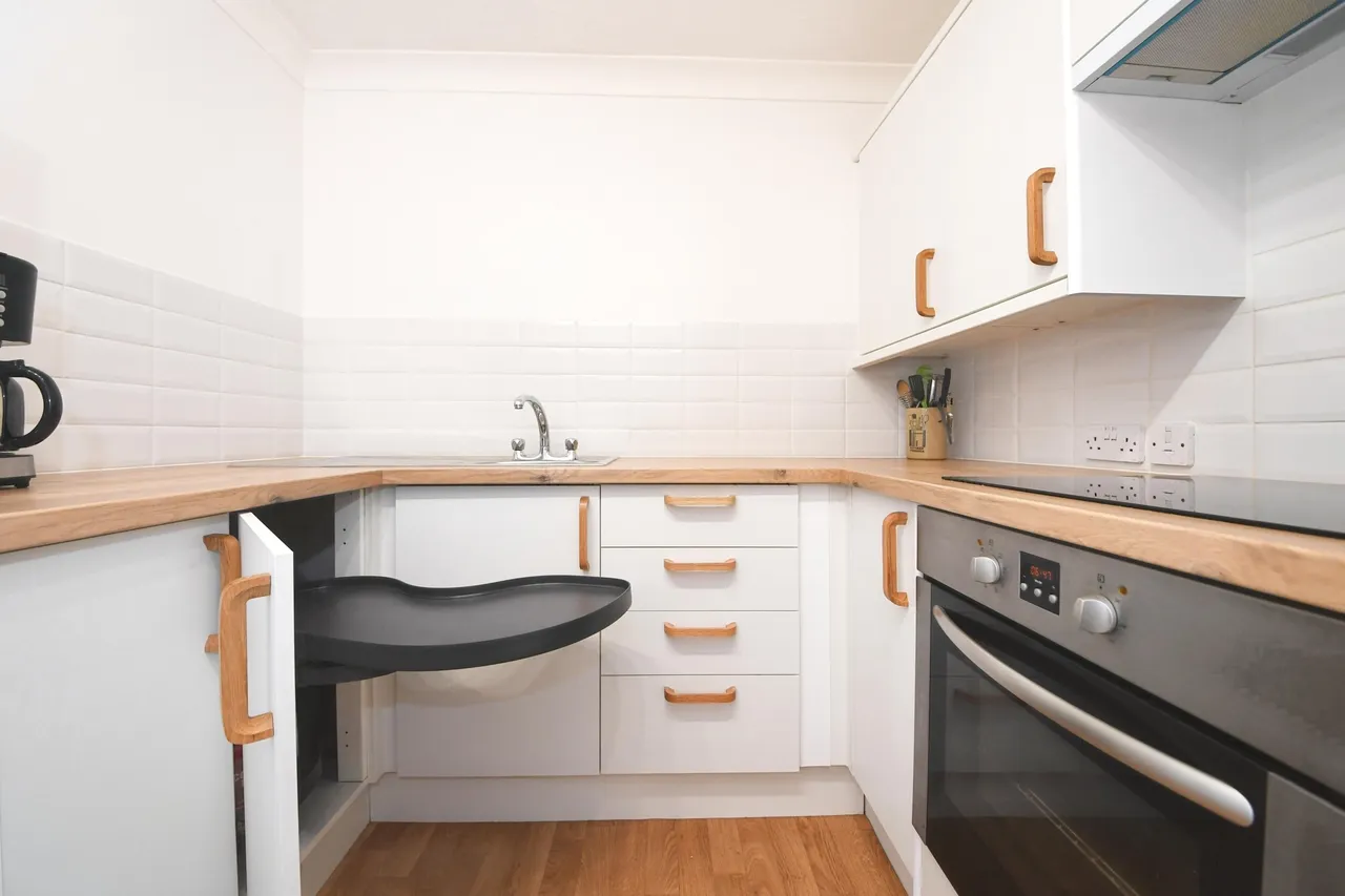 Lychgate Court, 34 Friern Park, London, Uk, N12, photo 7