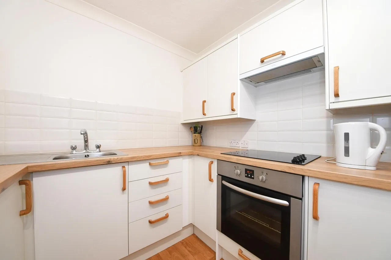 Lychgate Court, 34 Friern Park, London, Uk, N12, photo 6