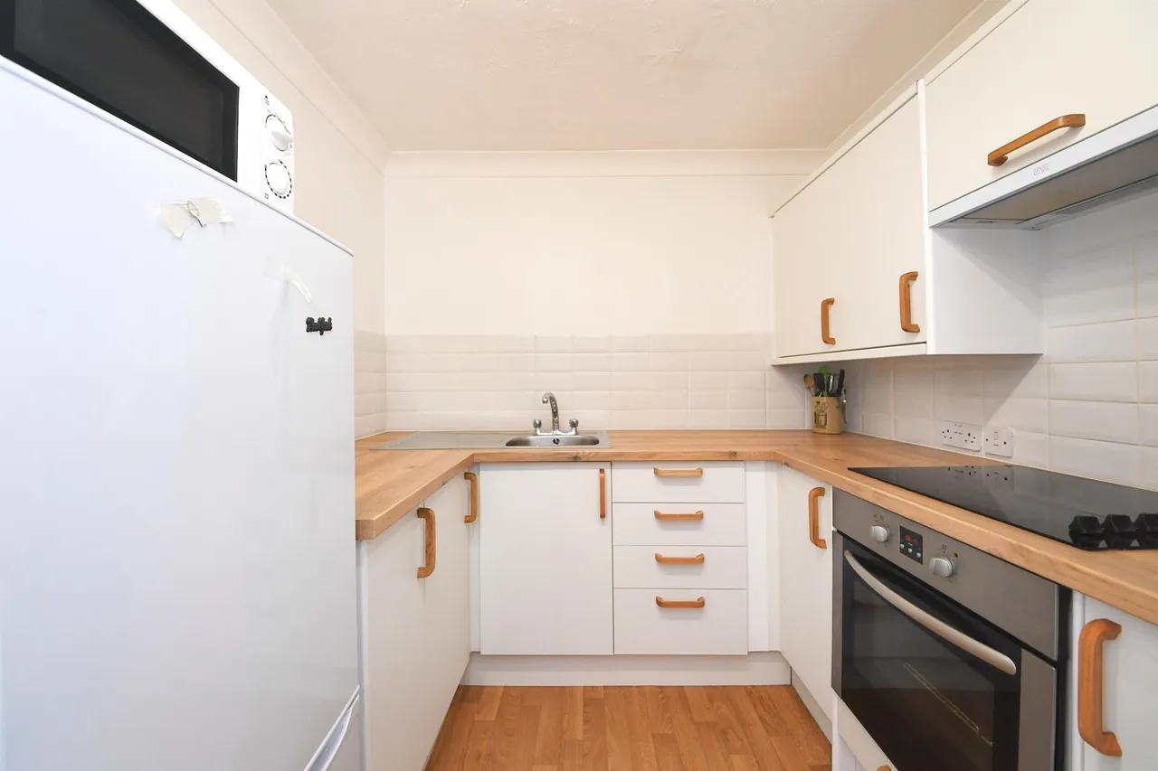 Lychgate Court, 34 Friern Park, London, Uk, N12, photo 4