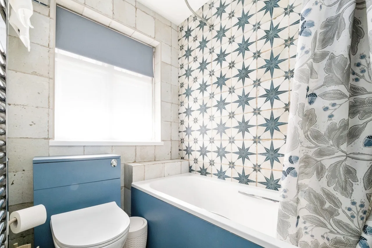 Kingsley Gardens, London, E4, photo 9