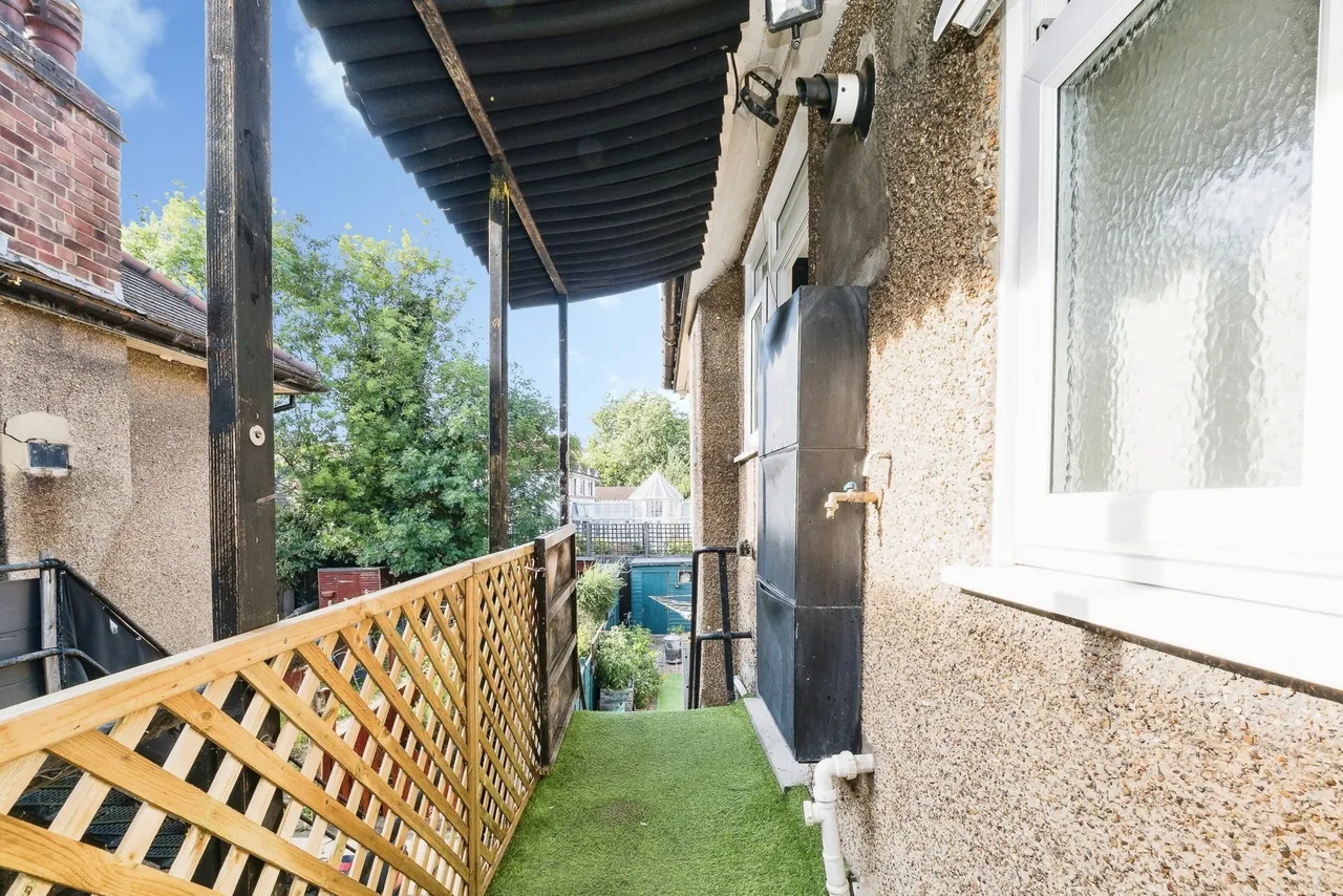 Kingsley Gardens, London, E4, photo 6