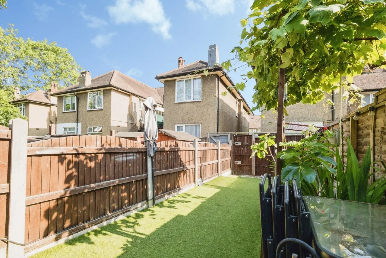 Kingsley Gardens, London, E4, photo 11