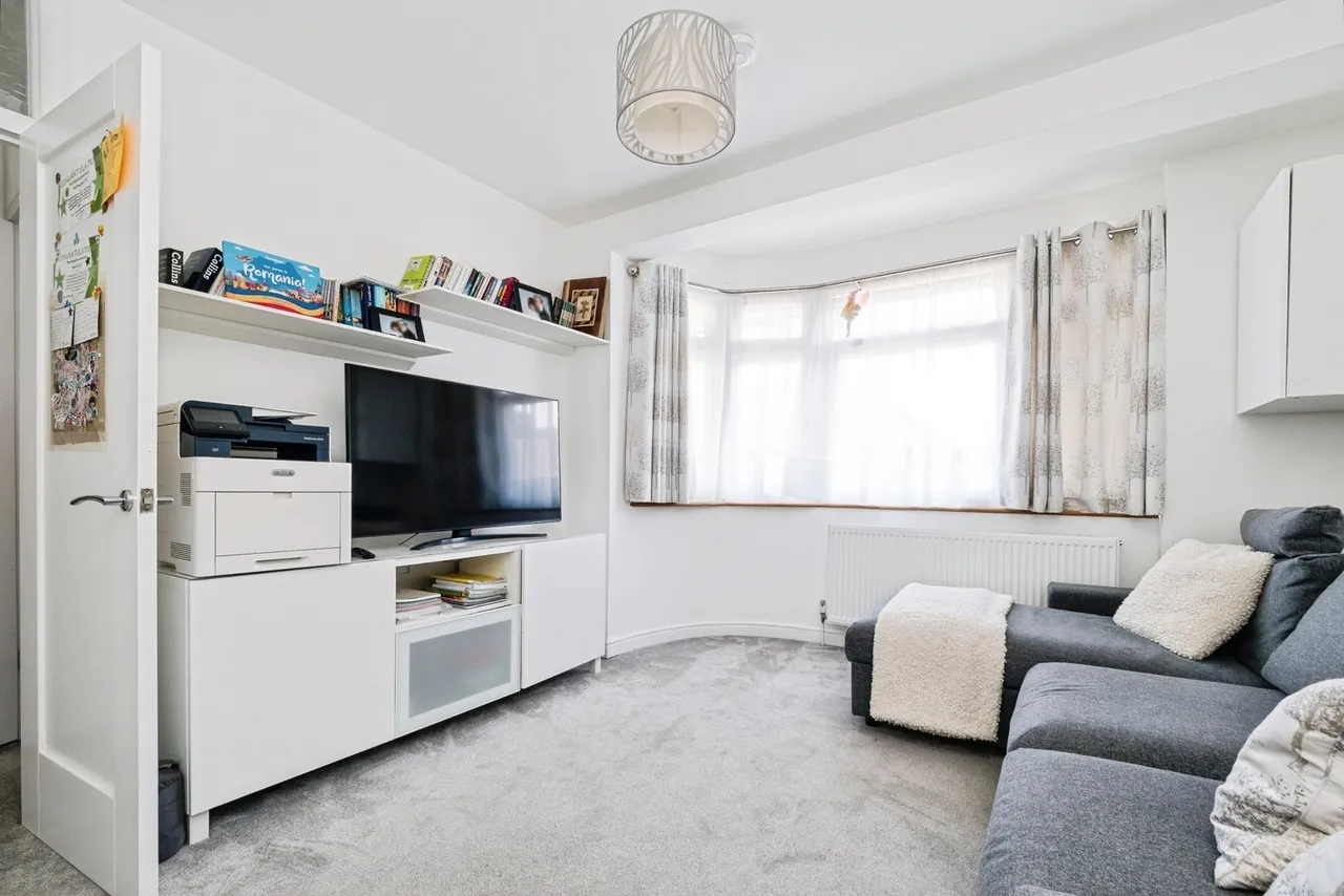Kingsley Gardens, London, E4, photo 3