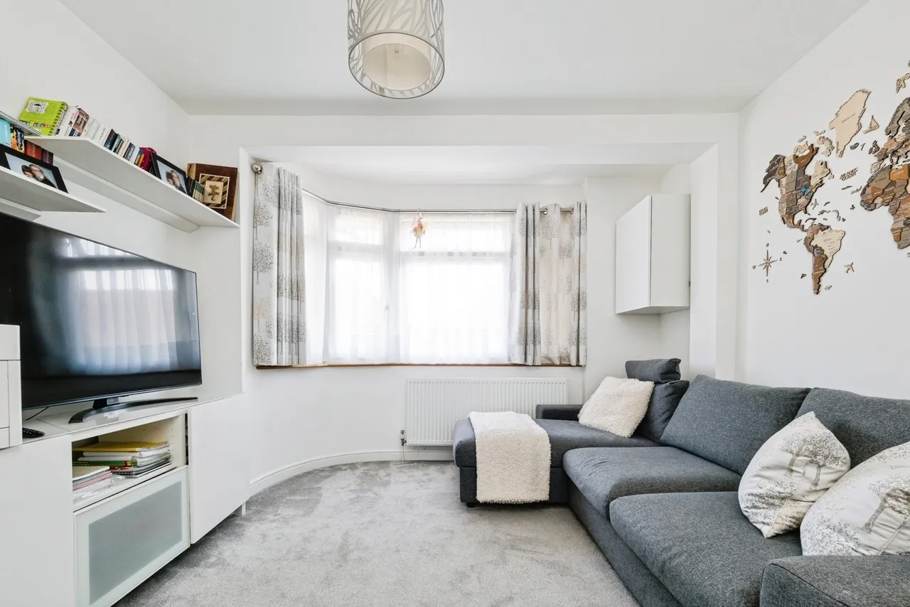 Kingsley Gardens, London, E4, photo 4