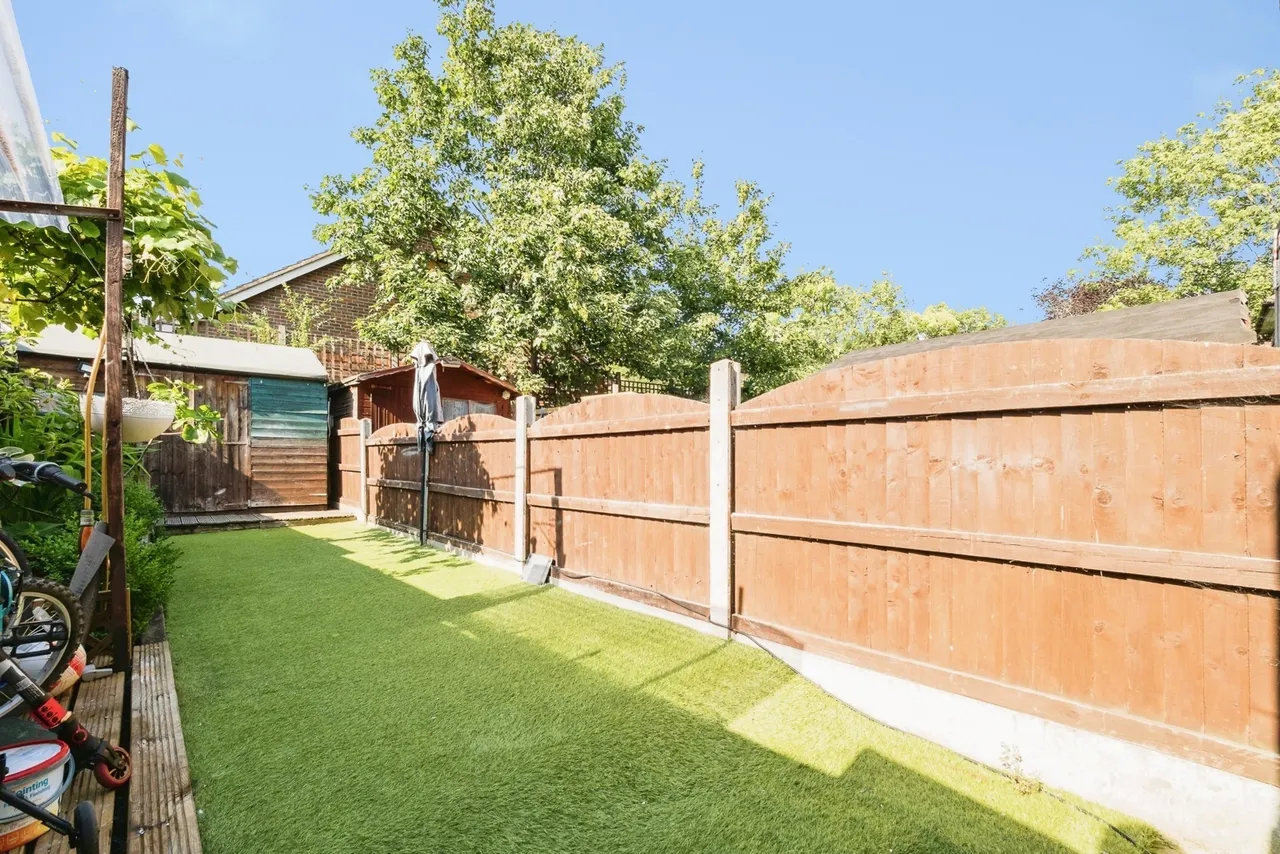 Kingsley Gardens, London, E4, photo 10