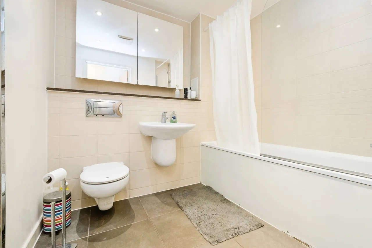 Gatekeepers House, Queen Mary Avenue, London, E18, photo 12