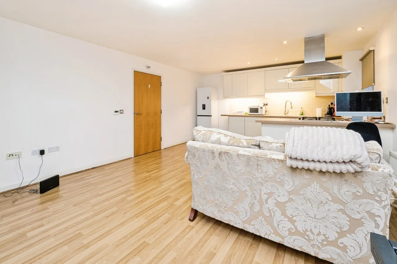 Gatekeepers House, Queen Mary Avenue, London, E18, photo 4