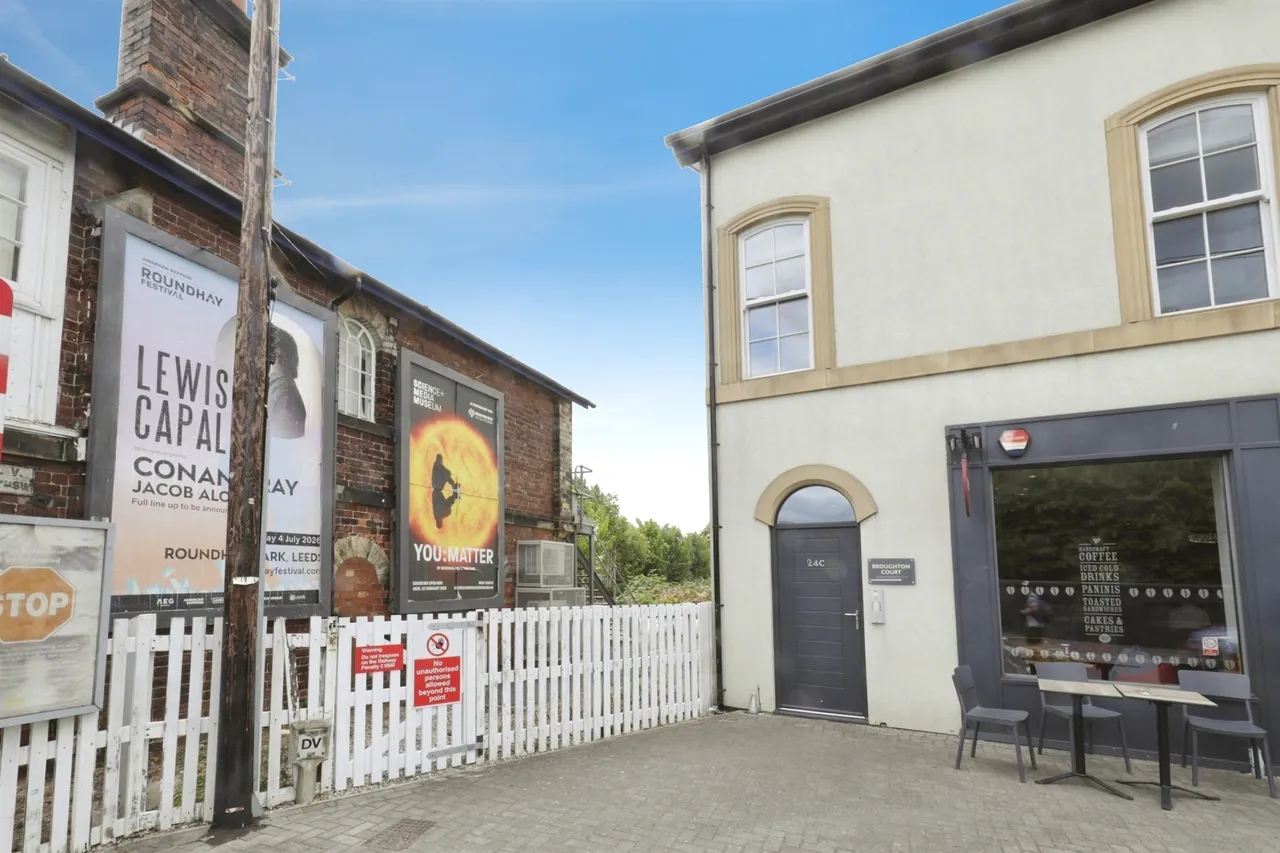 2 bed flat for sale — High Street, Harrogate