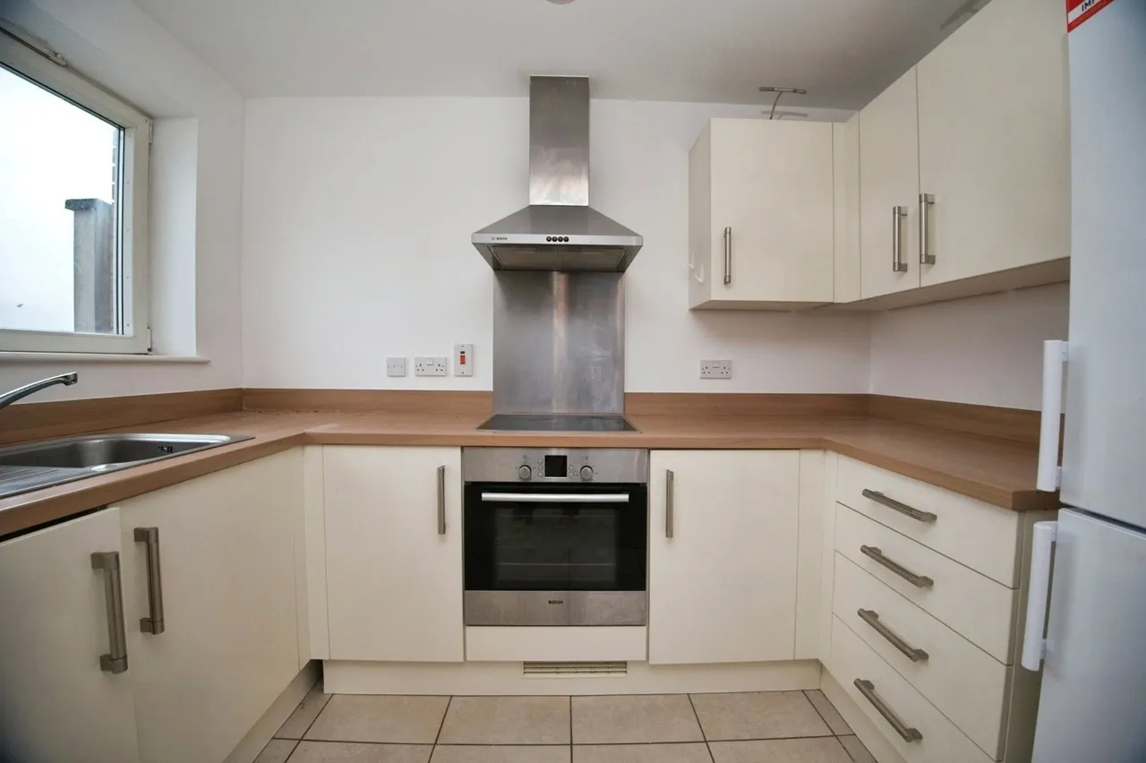 Heol Glan Rheidol, Cardiff, CF10, photo 3