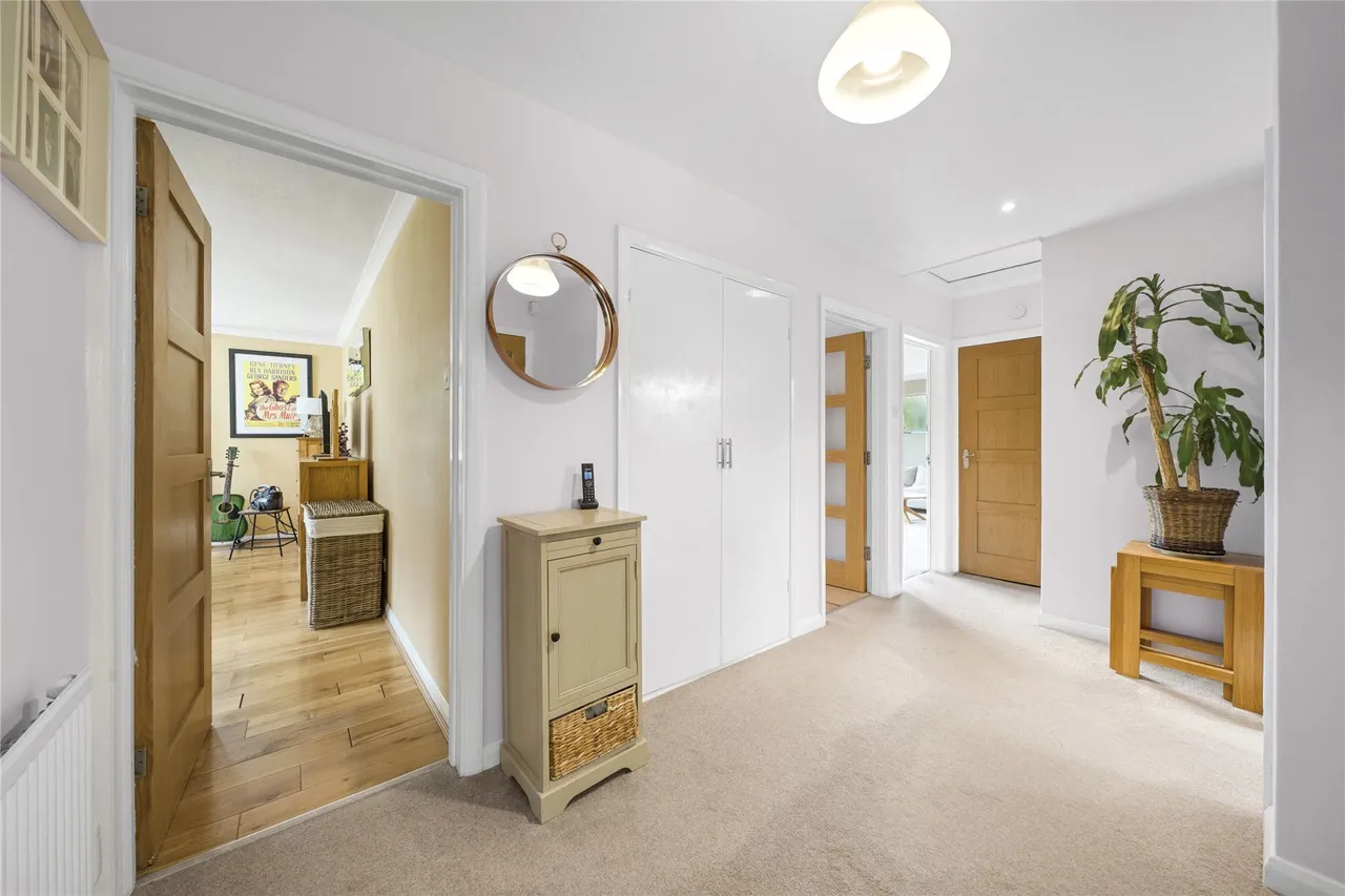 Heath Ridge Green, Cobham, Surrey, KT11, photo 2