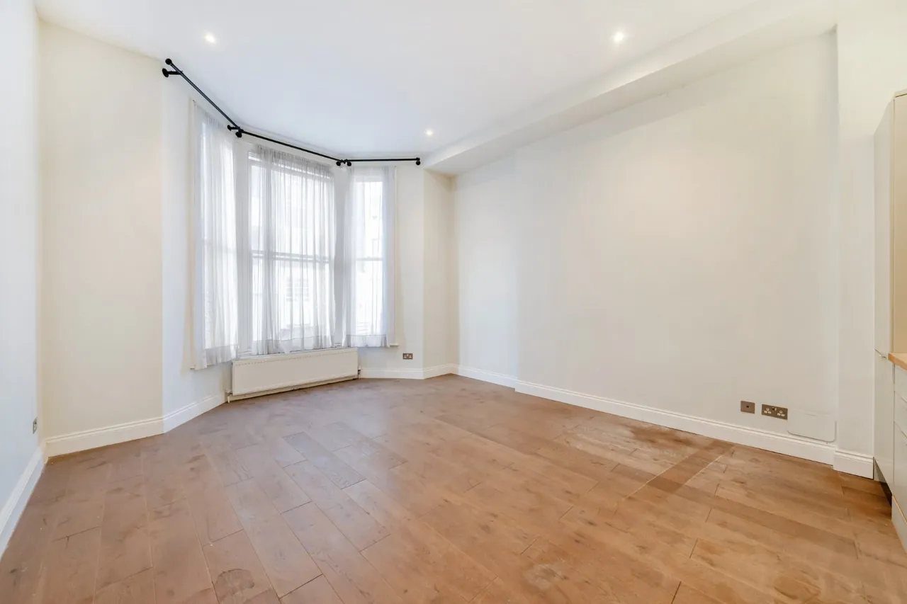 2 bed flat for sale, Hatherley Grove, Bayswater, W2