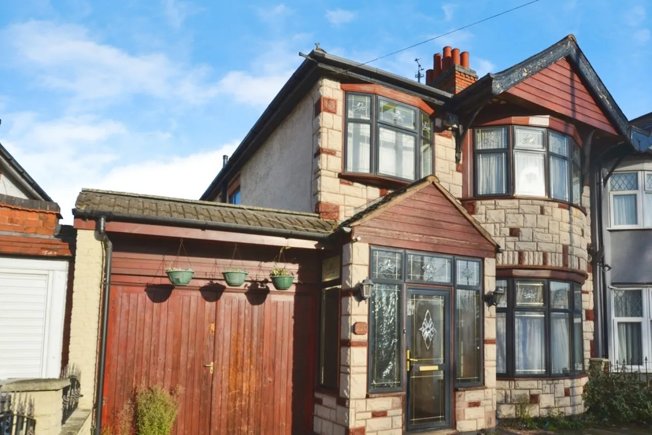 4 bed house for sale — Evington Road, Leicester