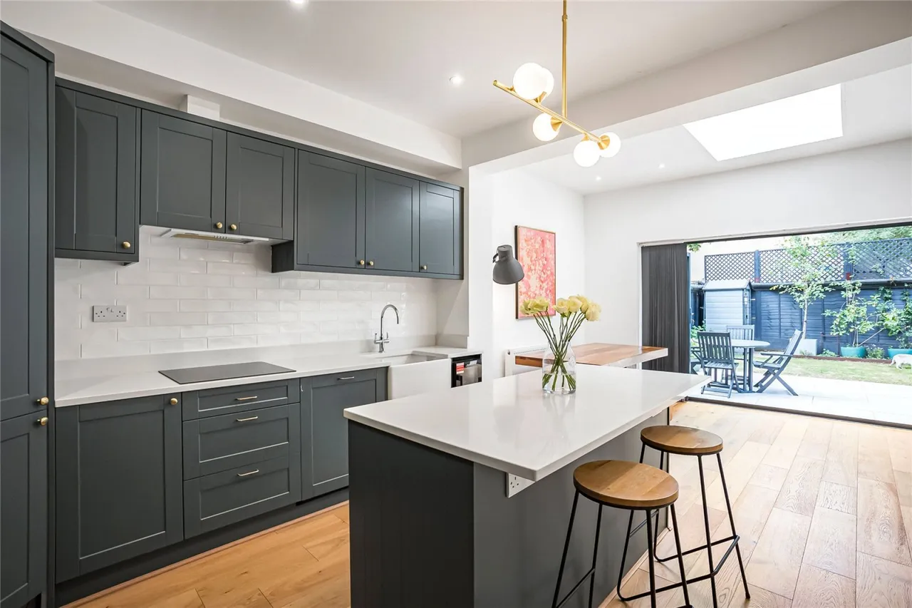 3 bed house for sale — Links Road, Tooting