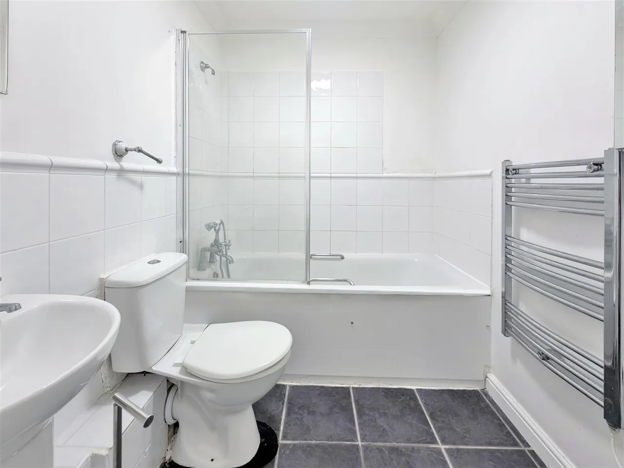 Hanworth Road, Hampton, photo 11