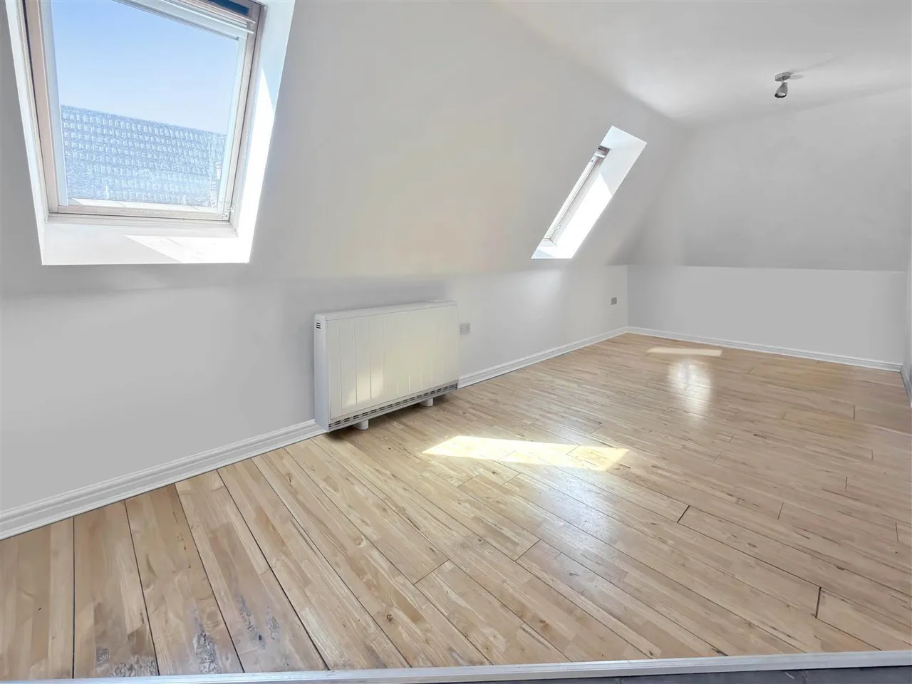 Hanworth Road, Hampton, photo 2