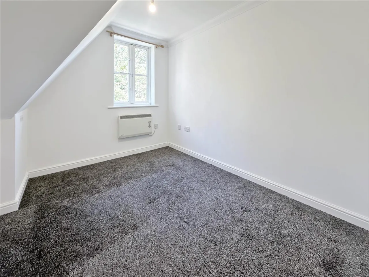 Hanworth Road, Hampton, photo 9