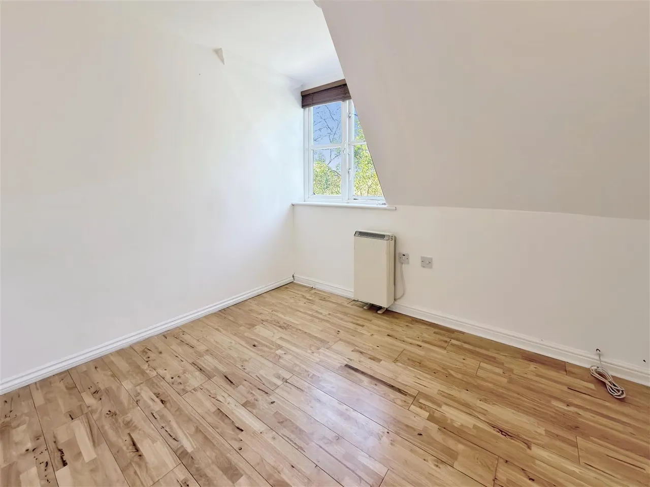 Hanworth Road, Hampton, photo 10