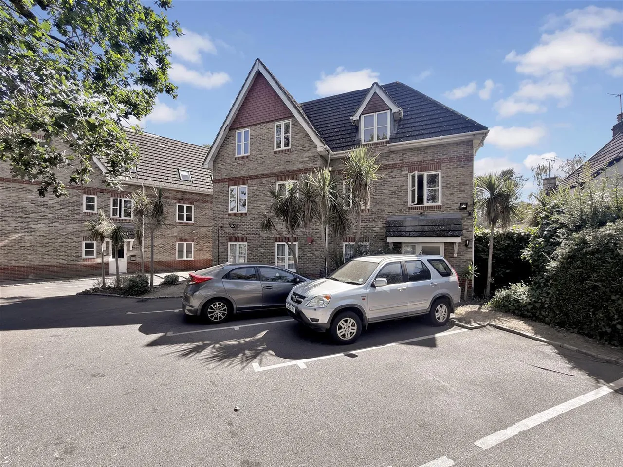 3 bed flat for sale, Hanworth Road, Hampton