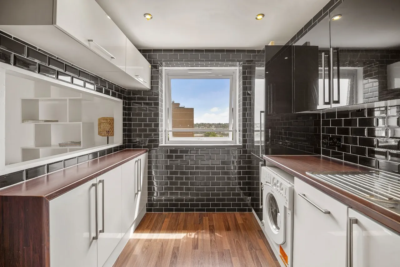 1 bed flat for sale, Austin Road, London, SW11