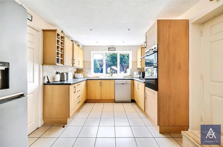 Stuart Road, Brackley, NN13, photo 5