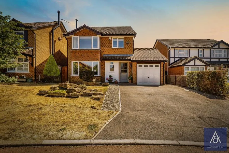 4 bed house for sale, Stuart Road, Brackley, NN13
