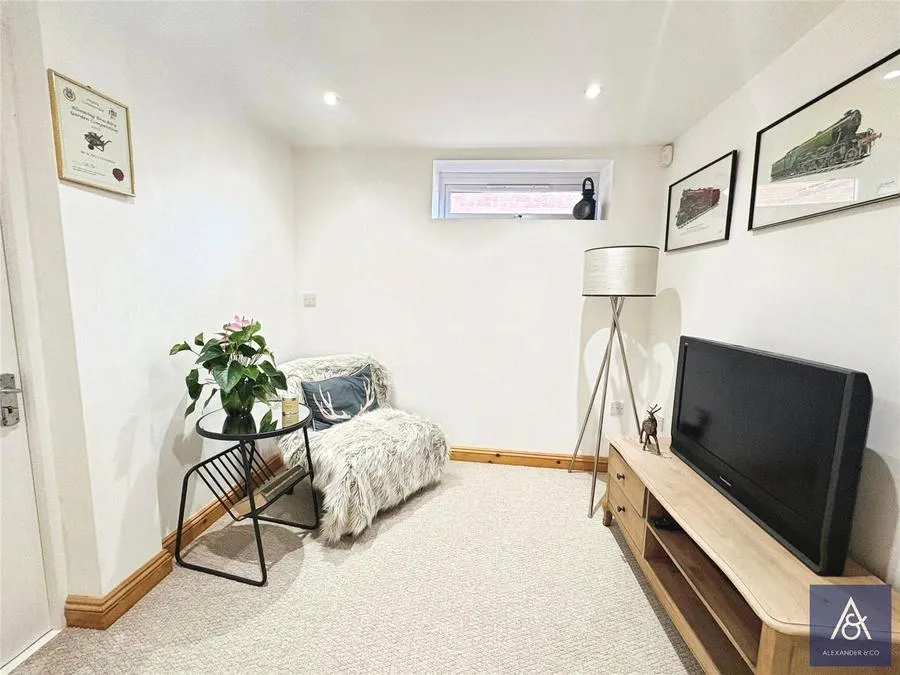 Stuart Road, Brackley, NN13, photo 10