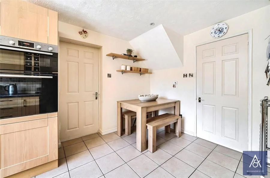 Stuart Road, Brackley, NN13, photo 13