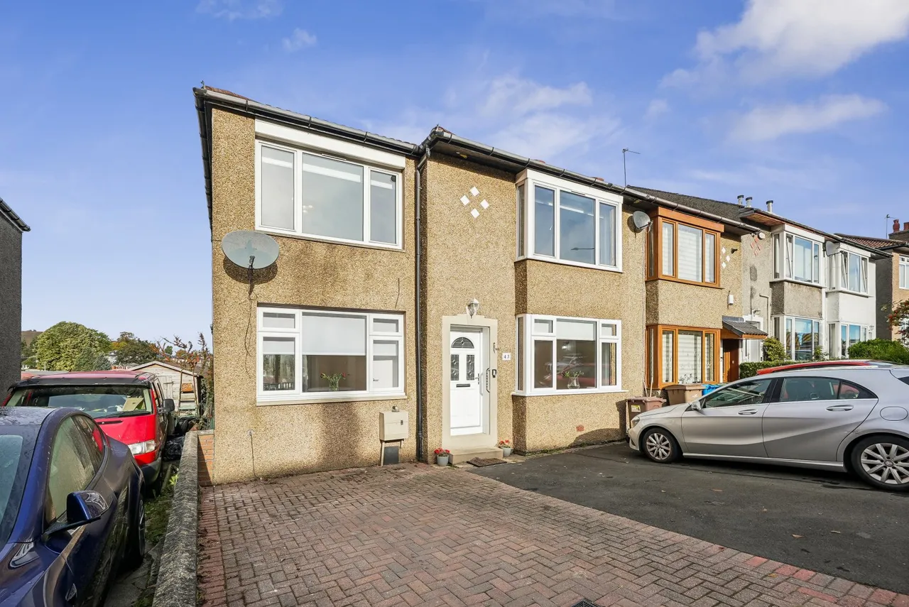 4 bed house to rent, Randolph Drive, Clarkston, G76
