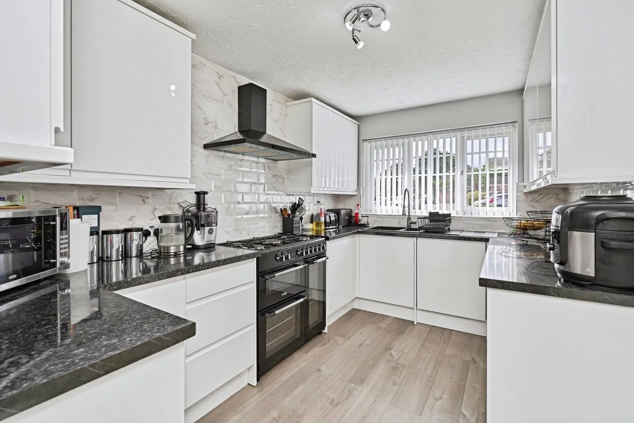 Lupin Grove, Walsall, WS5, photo 4