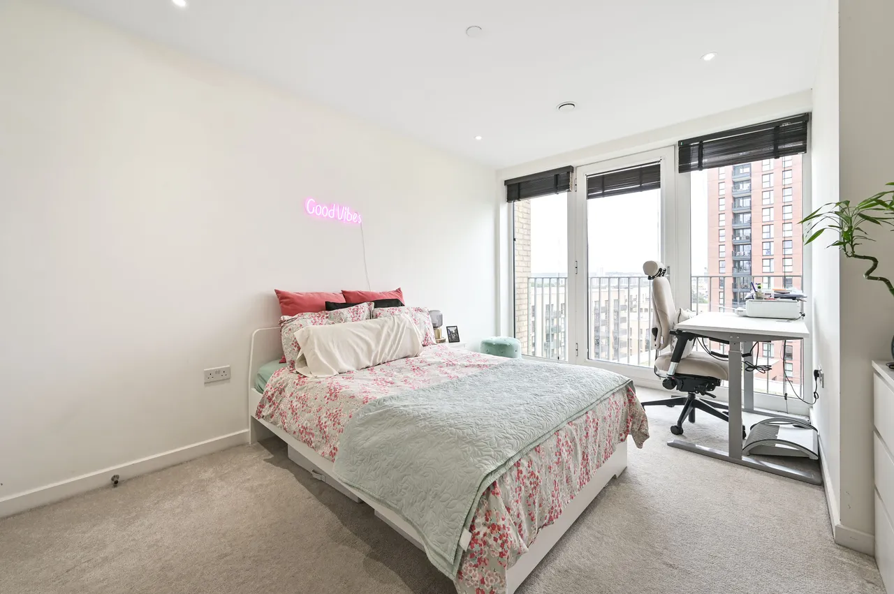 Flat 62, Hawfinch House, 1 Moorhen Drive, London, photo 4