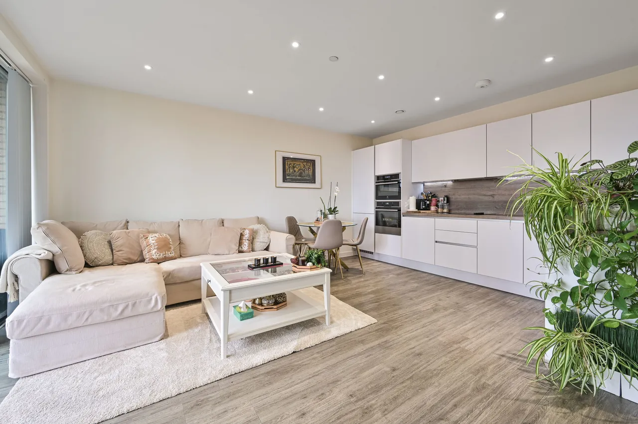 2 bed flat for sale — Flat 62, Hawfinch House, 1 Moorhen Drive, London