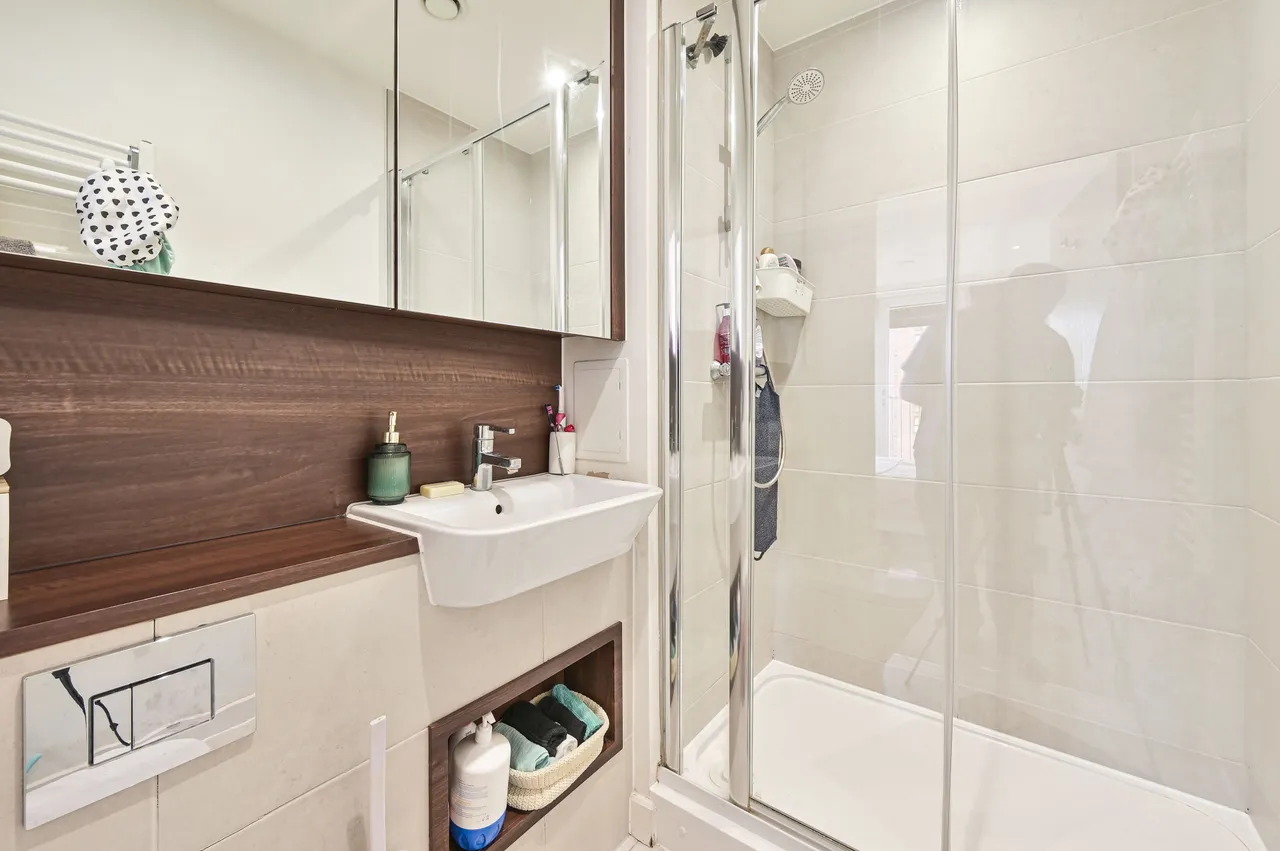 Flat 62, Hawfinch House, 1 Moorhen Drive, London, photo 5
