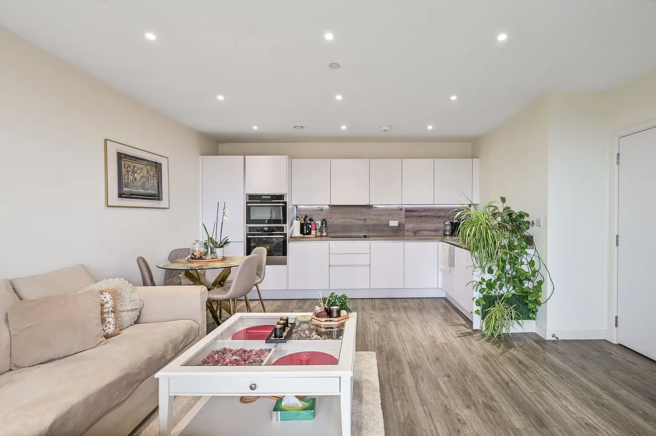 Flat 62, Hawfinch House, 1 Moorhen Drive, London, photo 2