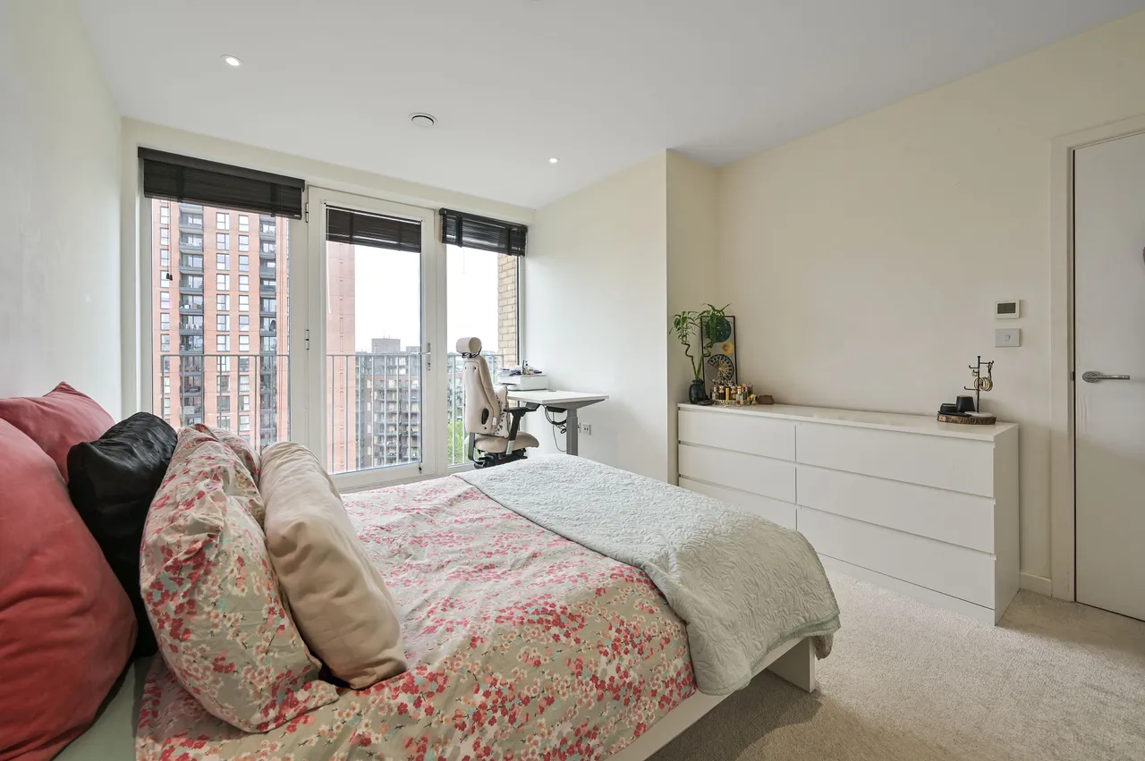 Flat 62, Hawfinch House, 1 Moorhen Drive, London, photo 8