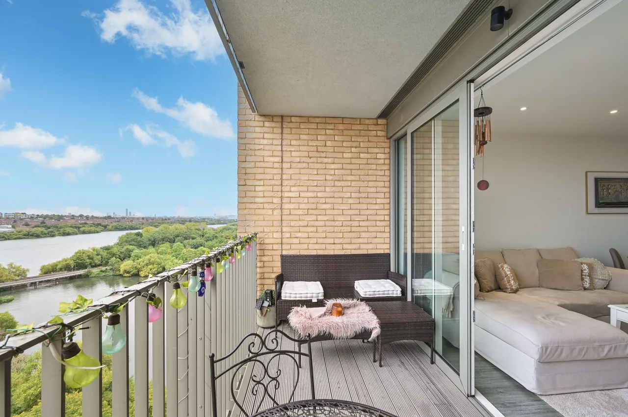 Flat 62, Hawfinch House, 1 Moorhen Drive, London, photo 9