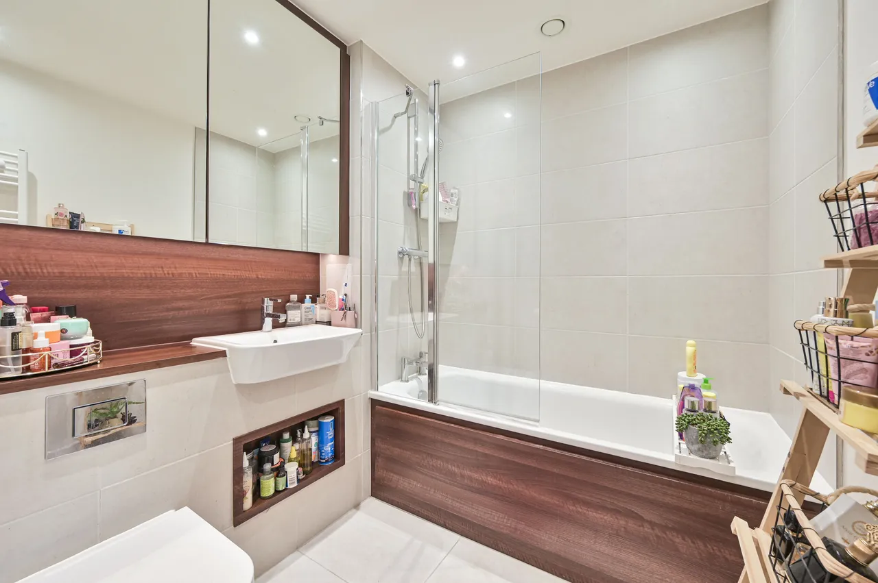 Flat 62, Hawfinch House, 1 Moorhen Drive, London, photo 7
