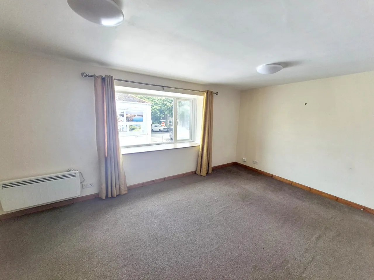 Brook Court, photo 2