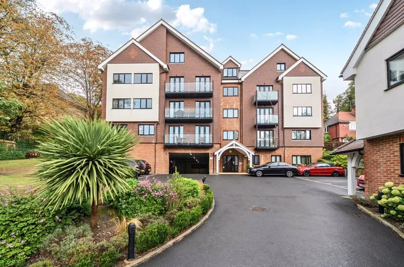 2 bed flat for sale — 2 Plough Lane, Purley CR8 3QA