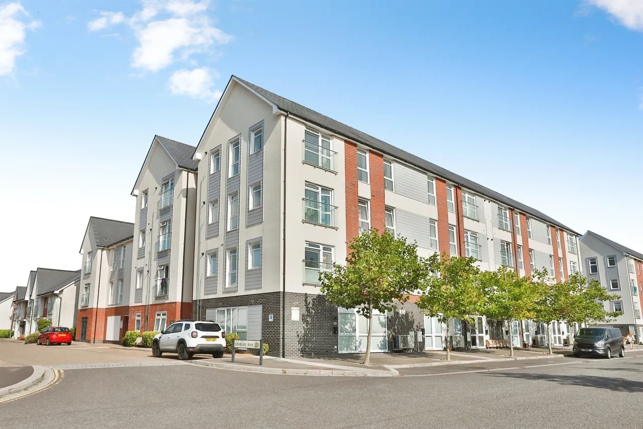 2 bed flat for sale — Stabler Way, Poole