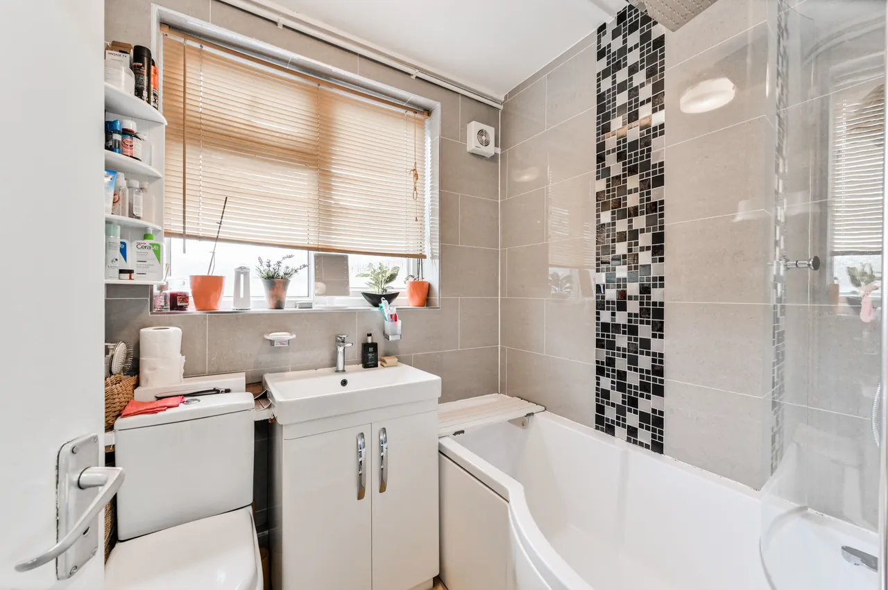 Flat 1, 315 Hoe Street, London, photo 6