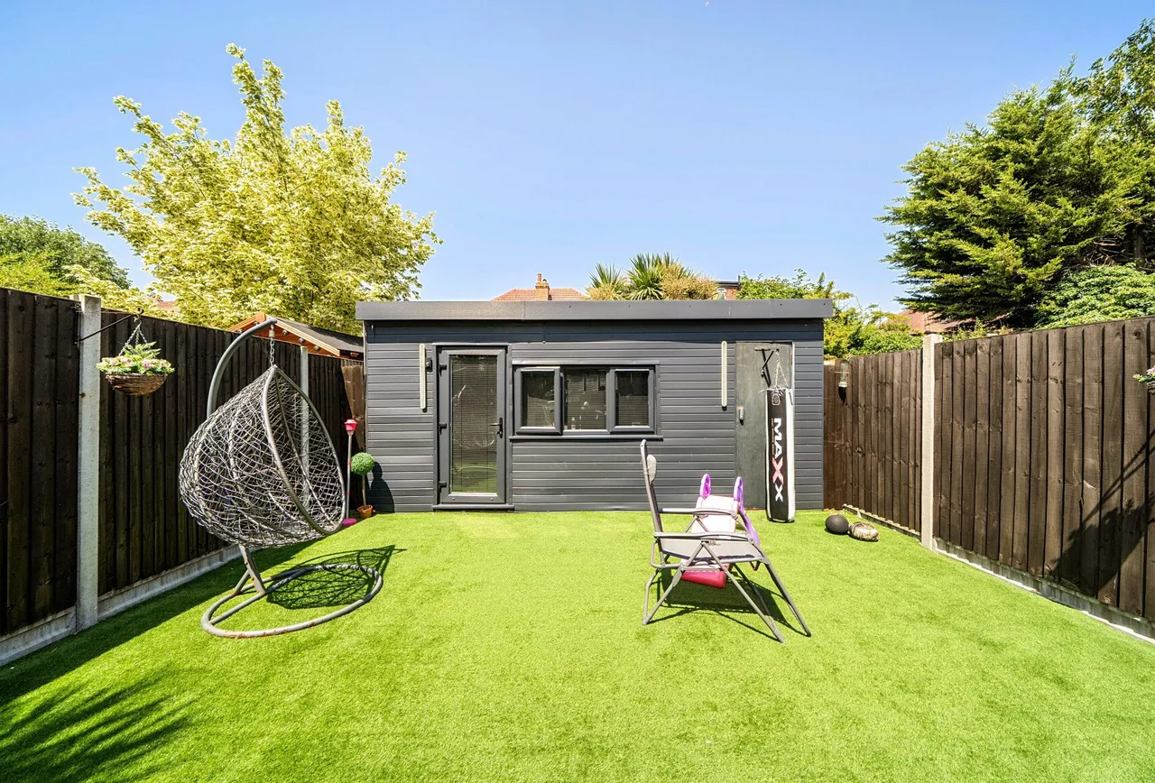 Curran Avenue, Wallington, SM6 7JL, photo 17