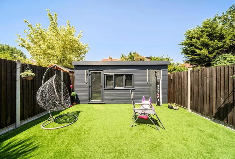 Curran Avenue, Wallington, SM6, photo 17