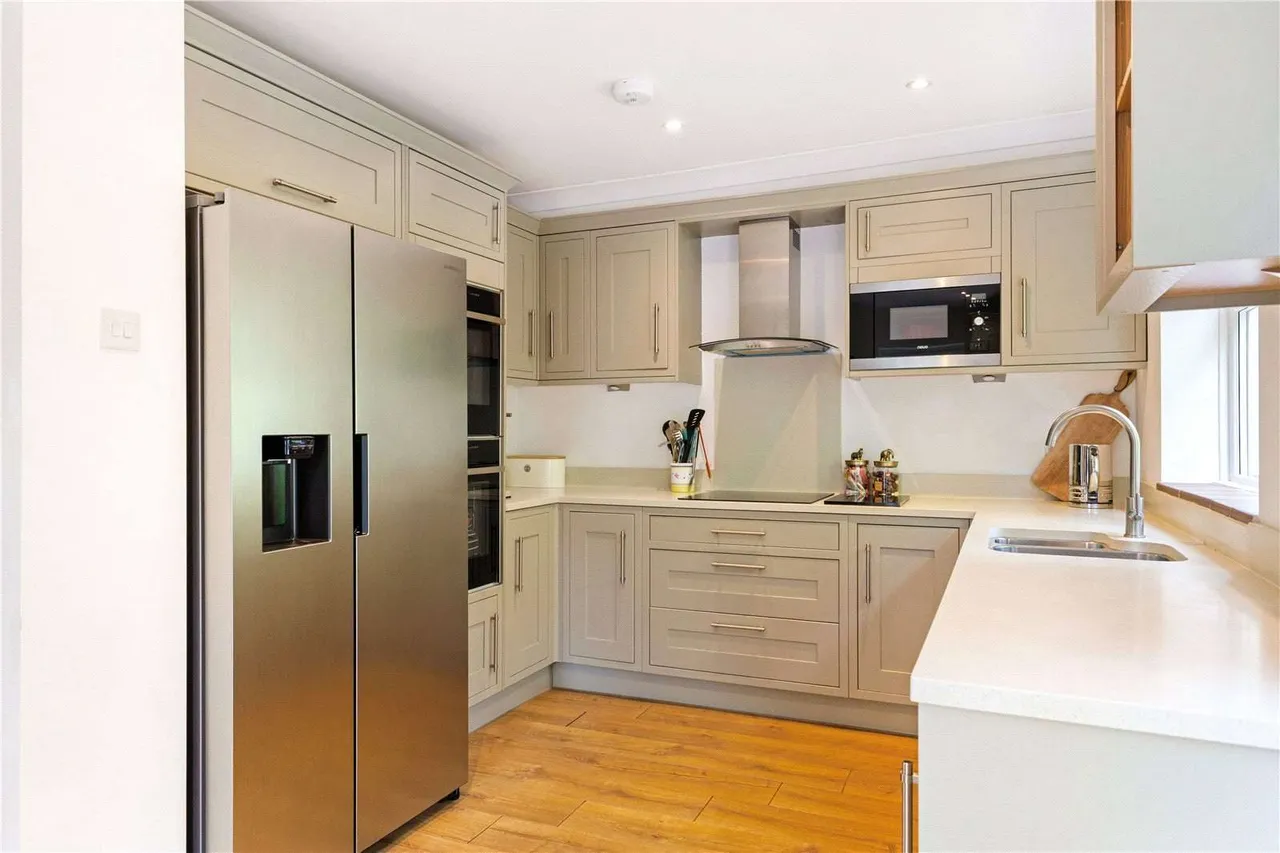 Lebanon Drive, Cobham, Surrey, KT11 2PR, photo 2