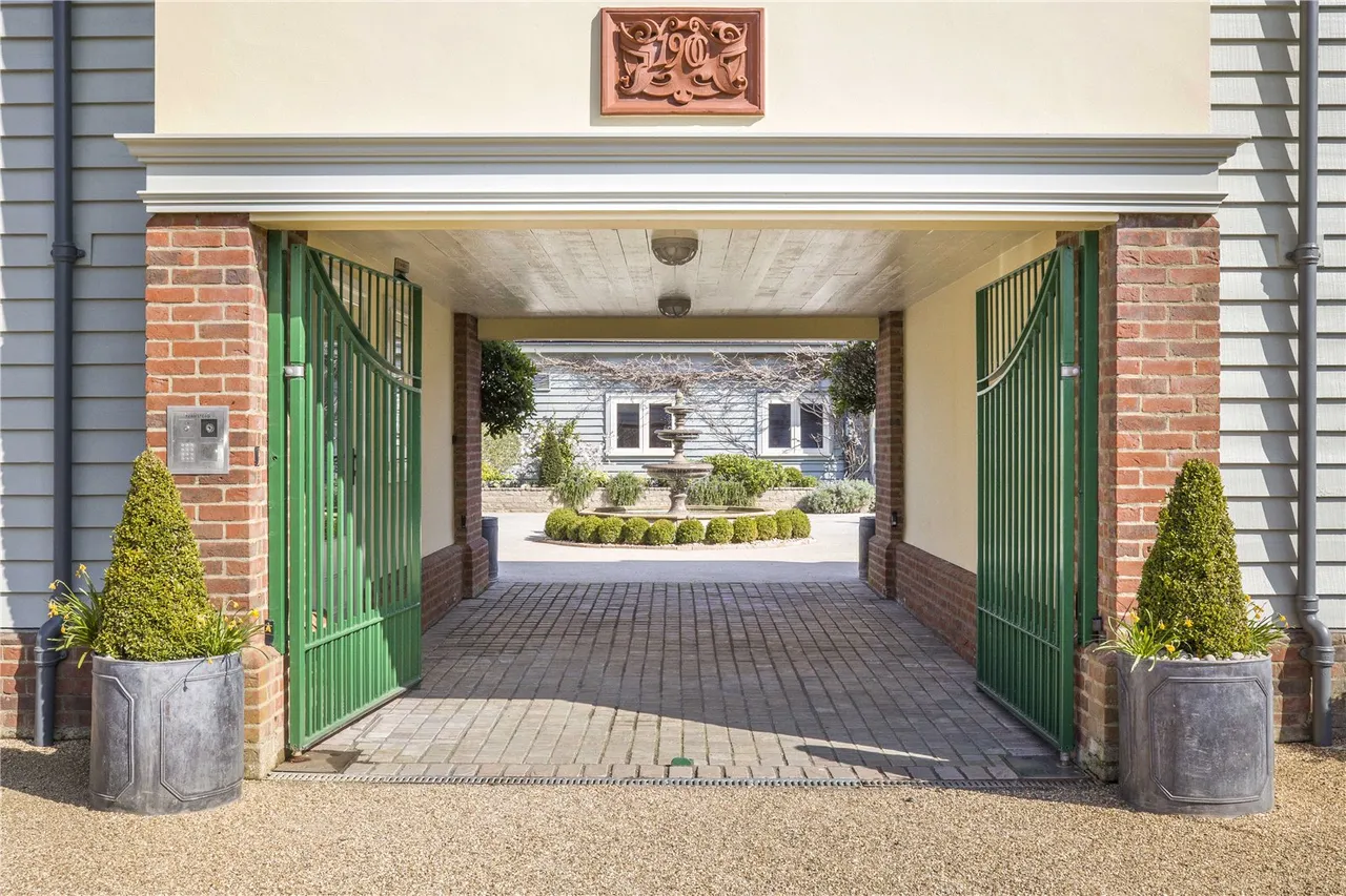 Brickendon Lane, Brickendon, Hertford, Hertfordshire, SG13 8NY, photo 5